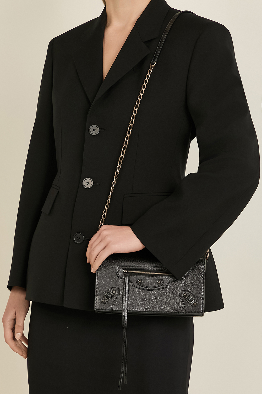 תמונת כל הלוק של תיק קרוסבודי